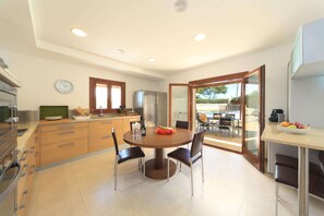 Fridge, microwave, dishwasher, coffee/tea maker - Ses Crestes - Three Bedroom Villa, Sleeps 6 (Portocolom)