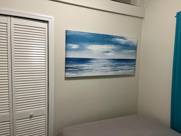 1 bedroom, in-room safe, iron/ironing board, free WiFi