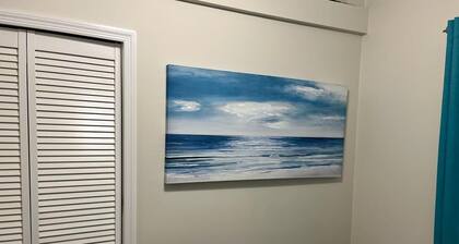 You won’t forget your time in this romantic Tiny House w/ pool. Gated & Keyless!