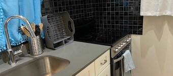 You won’t forget your time in this romantic Tiny House w/ pool. Gated & Keyless!