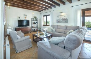 Smart-TV, Kamin, DVD-Player, Tischtennisplatte