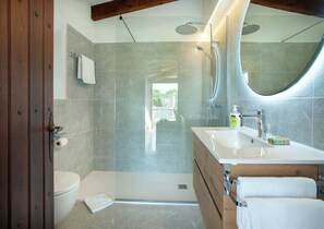 Hair dryer, towels - Ca'n Pep - Two Bedroom Villa, Sleeps 4 (Mallorca)