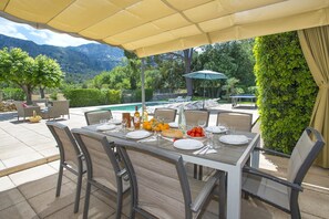 Outdoor dining - Camp d'Avall - Five Bedroom Villa, Sleeps 10 (Mallorca)