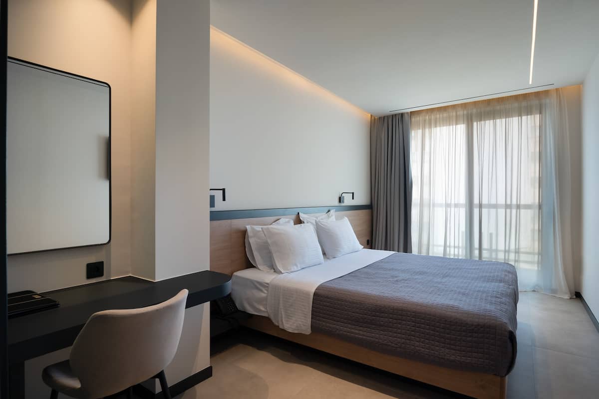 Junior Studio Suite | Hypo-allergenic bedding, minibar, individually decorated