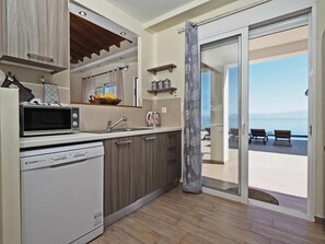 Kühlschrank, Mikrowelle, Ofen, Geschirrspüler