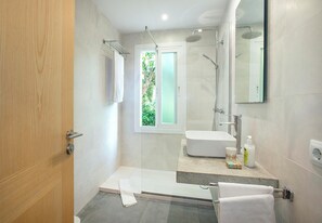 Hair dryer, towels - Ca'n Menonge - Three Bedroom Villa, Sleeps 5 (Mallorca)