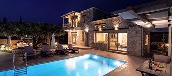 Dioni - Three Bedroom Villa, Sleeps 6
