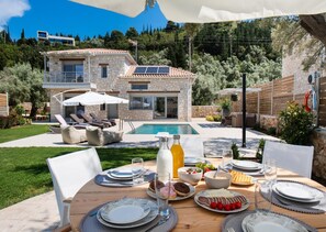 Outdoor dining - Mirto - Three Bedroom Villa, Sleeps 6 (Tsoukalades)
