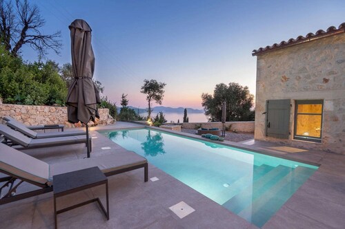 Dafni - Two Bedroom Villa, Sleeps 4