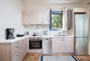 Kühlschrank, Mikrowelle, Ofen, Geschirrspüler