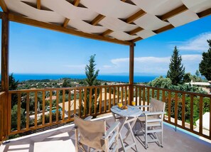 Outdoor dining - Mare - One Bedroom Villa, Sleeps 2 (Tsoukalades)