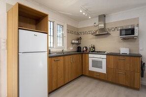 Køleskab, mikrobølgeovn, ovn, opvaskemaskine