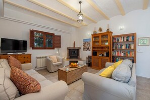 Living area - Casa de la Fuente - Two Bedroom Villa, Sleeps 4 (Vejer de la Frontera)