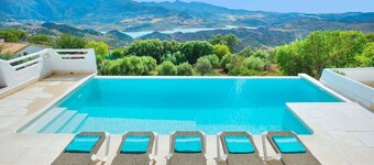 La Almena Blanca - Three Bedroom Villa, Sleeps 5