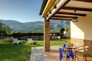 Outdoor dining - Casa El Valle - Two Bedroom Villa, Sleeps 4 (Órgiva)