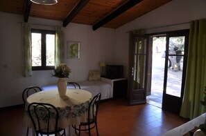 Interior - Pavillon Kiwi Malacucina (Lumio)