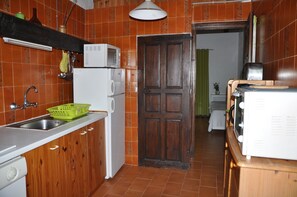 Fridge, microwave, oven, coffee/tea maker - Pavillon Kiwi Malacucina (Lumio)