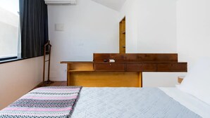 1 habitación, tabla de planchar con plancha y acceso a internet 