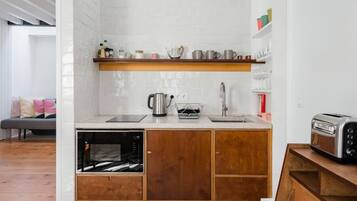 Refrigerador, microondas, horno, placa de cocina