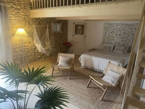 5 Schlafzimmer, Schreibtisch, Bügeleisen/Bügelbrett, kostenloses WLAN