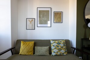 A neutral-toned sofa with three cushions and three framed artworks on the wall. - Le Saint-Georges - Splendide T3 centre de Vannes (Vannes)