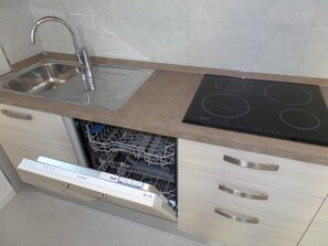 Kühlschrank, Mikrowelle, Geschirrspüler