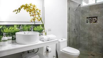 Classic Room, Accessible, Garden View | Bathroom