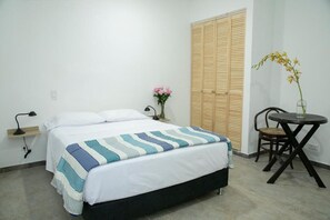 Desk, laptop workspace, free WiFi