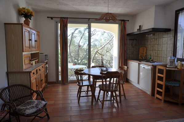 Réfrigérateur, micro-ondes, four, lave-vaisselle