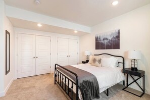 2 bedrooms, memory foam beds, desk, blackout drapes