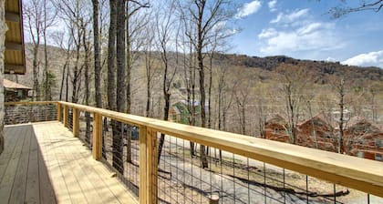 Beech Mtn: Walk to Slopes, Sleeps 9, Pet Friendly, Mountain Views, Cozy Retreat