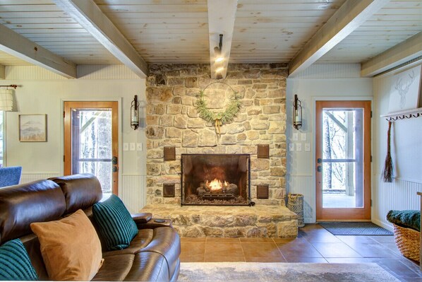Interior - Beech Mtn: Walk to Slopes, Sleeps 9, Pet Friendly, Mountain Views, Cozy Retreat (Beech Mountain)