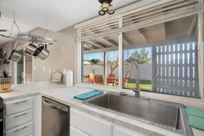 Interior - Spacious 4 bedroom home with relaxing atmosphere (Mesa)