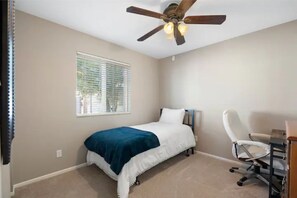 4 bedrooms, WiFi - Spacious 4 bedroom home with relaxing atmosphere (Mesa)