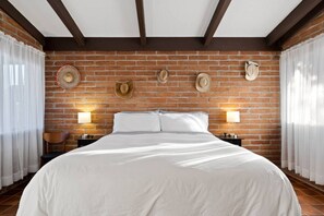 1 bedroom, iron/ironing board, free WiFi, bed sheets - Spacious casita with desert & mountain views ⛰ (Tucson)