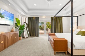 7 bedrooms, desk, iron/ironing board, travel crib