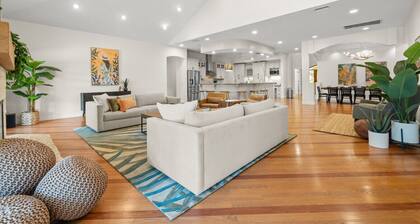 Sleeps 10 | Heated Saltwater Pool | 3 Min to Beach