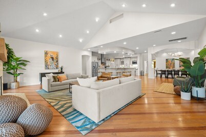Sleeps 12 | Heated Saltwater Pool | 3 Min to Beach