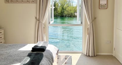 Herons Hideout · Cotswold Lakeside - Spring Lake