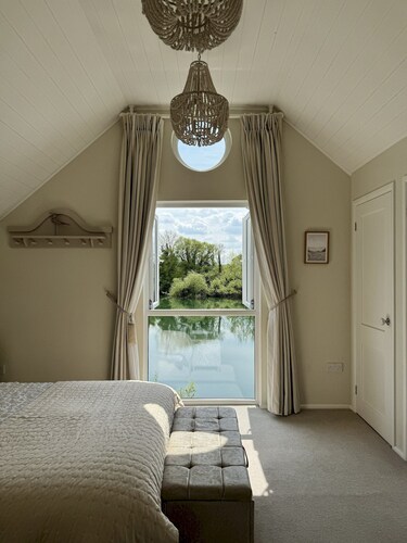 Herons Hideout | Cotswold Lakeside - Spring Lake