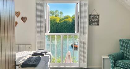 Lakeside Lodge Near Cirencester, South Cerney