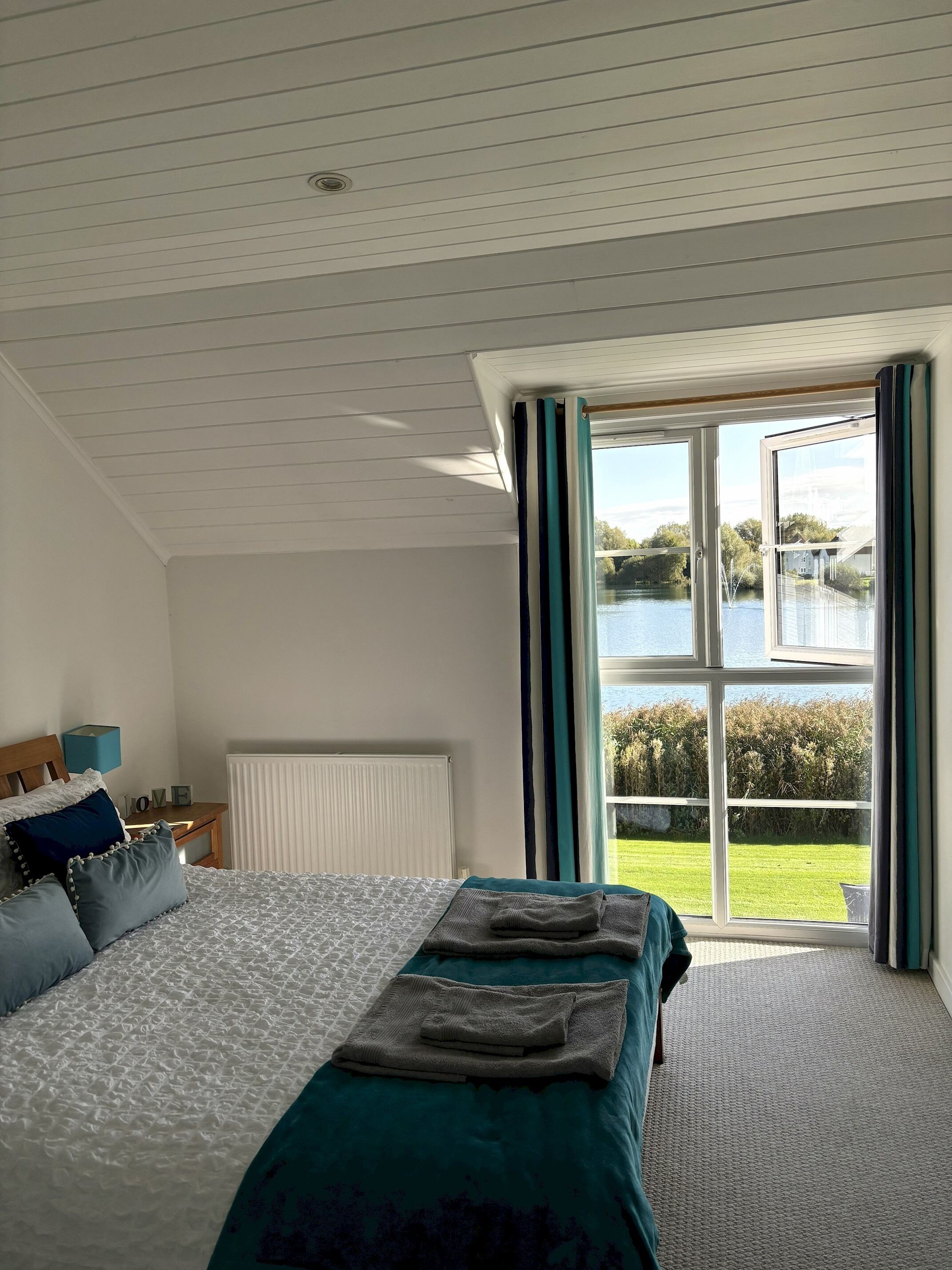 3 chambres, fer et planche à repasser, Wi-Fi, draps fournis