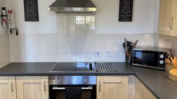 Een koelkast, een oven, een vaatwasser