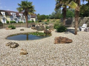 Unclassified image, 3 of 32, button