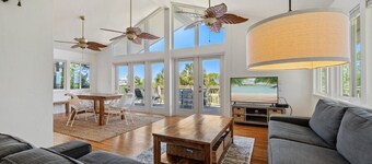 Kayak Cove: Bayfront with dock - A paddle in / paddle out resort