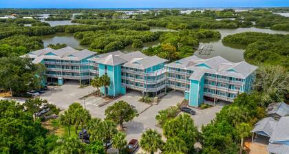 Above the Rest B301: A spacious penthouse with water views