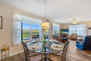 Interior - Roseates Retreat Condo: Sleeps 6 with an amazing view (Cedar Key)
