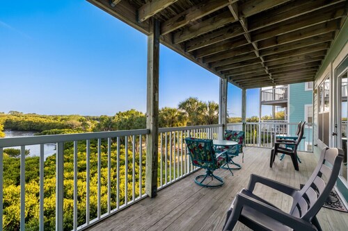 Roseates Retreat Condo: Sleeps 6 with an amazing view