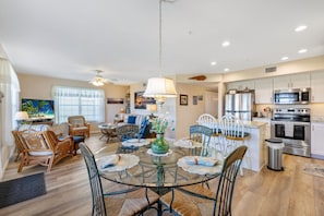 Interior - Roseates Retreat Condo: Sleeps 6 with an amazing view (Cedar Key)