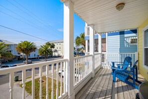 Property grounds - Daisy House: Downtown Cedar Key.  Walk to everything! (Cedar Key)
